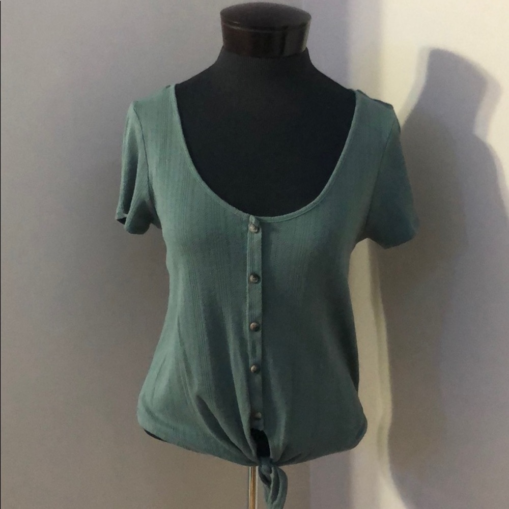 Scoop neck green top